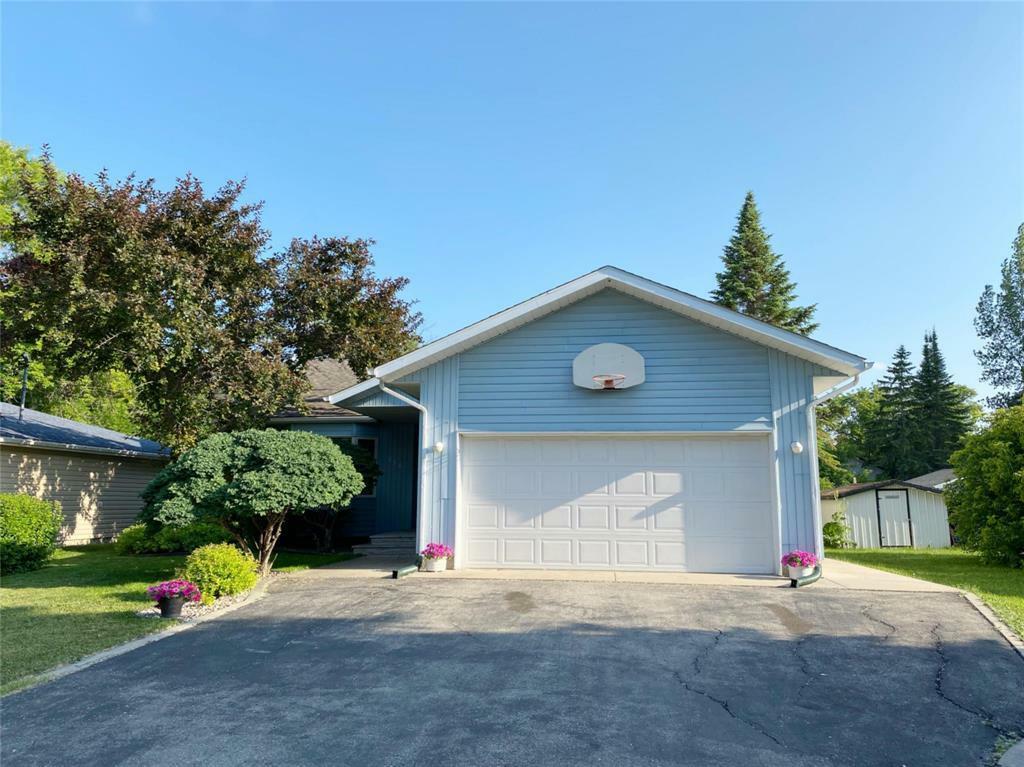 Property Photo: 414 Pine Avenue MB R0E 0C0