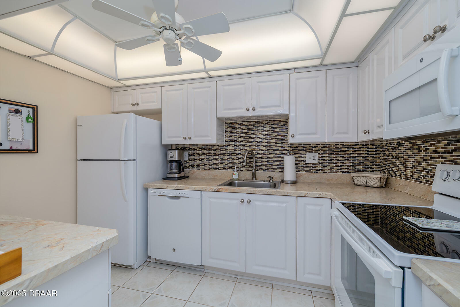 Property Photo: 2800 N Atlantic Avenue FL 32118