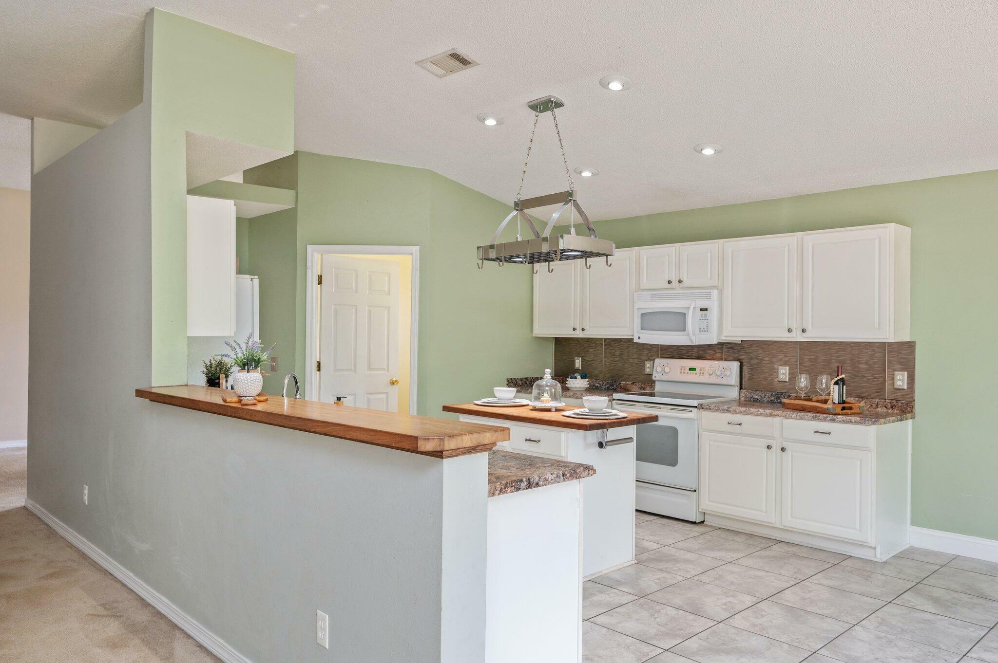 Property Photo: 488 Jillian Drive FL 32536