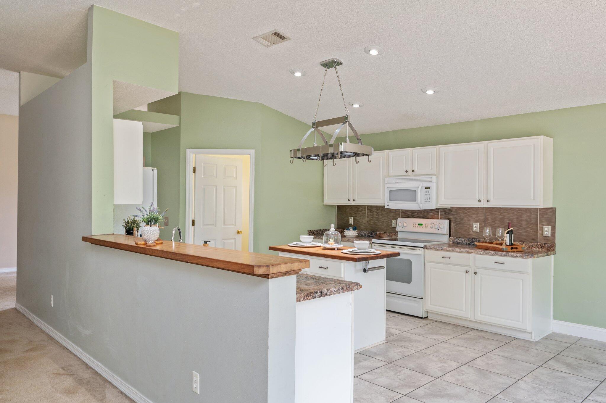 Property Photo: 488 Jillian Drive FL 32536