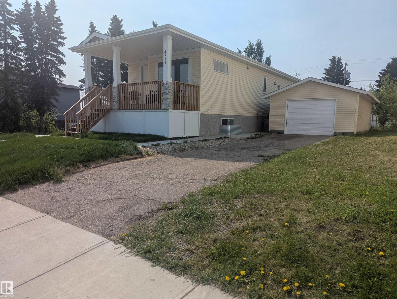 Property Photo:  4921 50 Avenue  AB T0G 1L0 