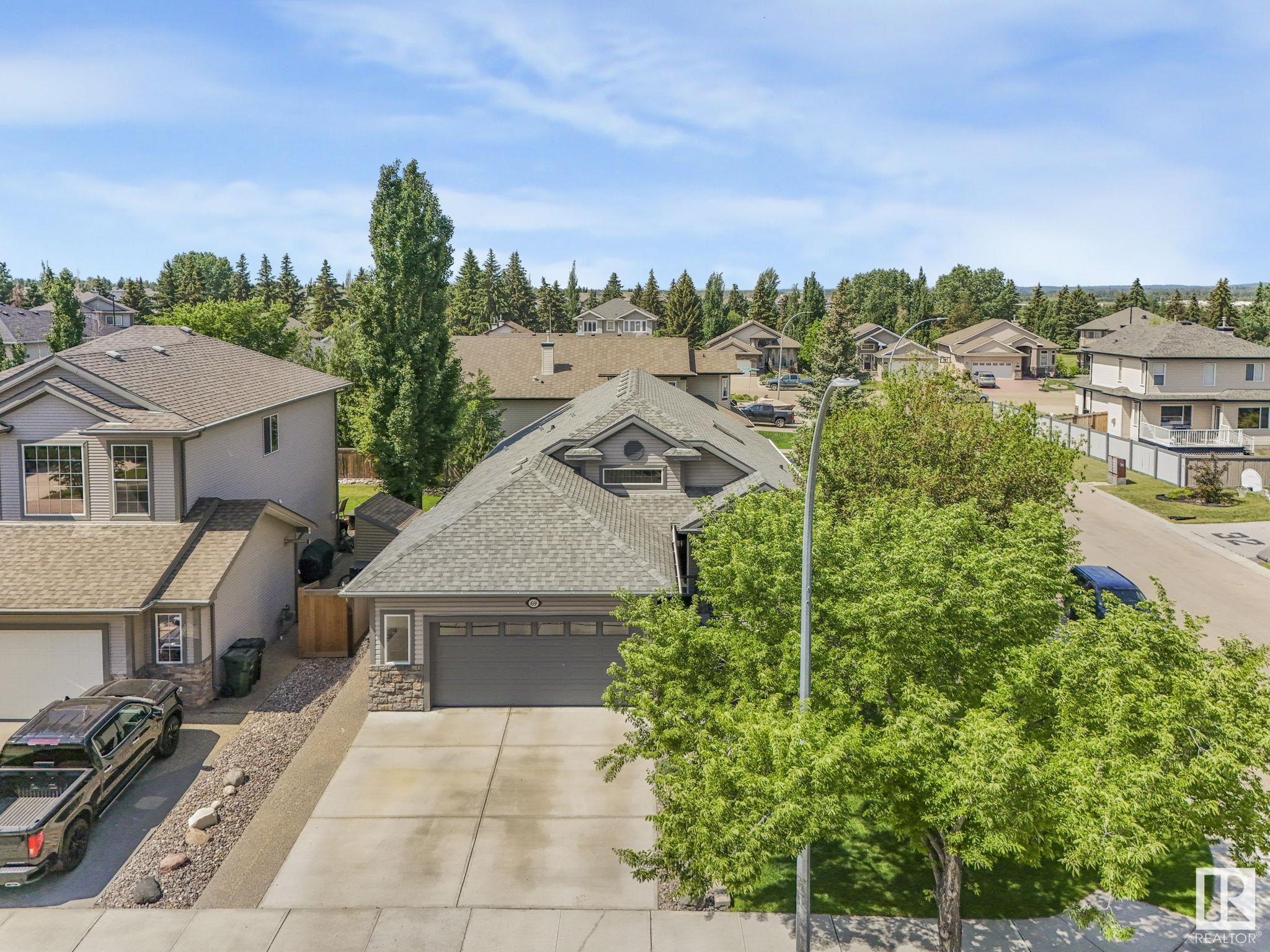 Property Photo: 69 Linkside Boulevard AB T7X 4A6