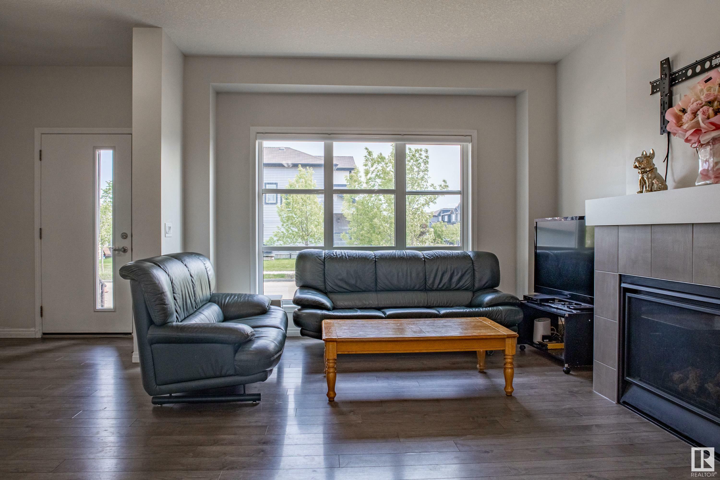 Photo de la propriété: 2371 Casey Crescent SW AB T6W 3M7