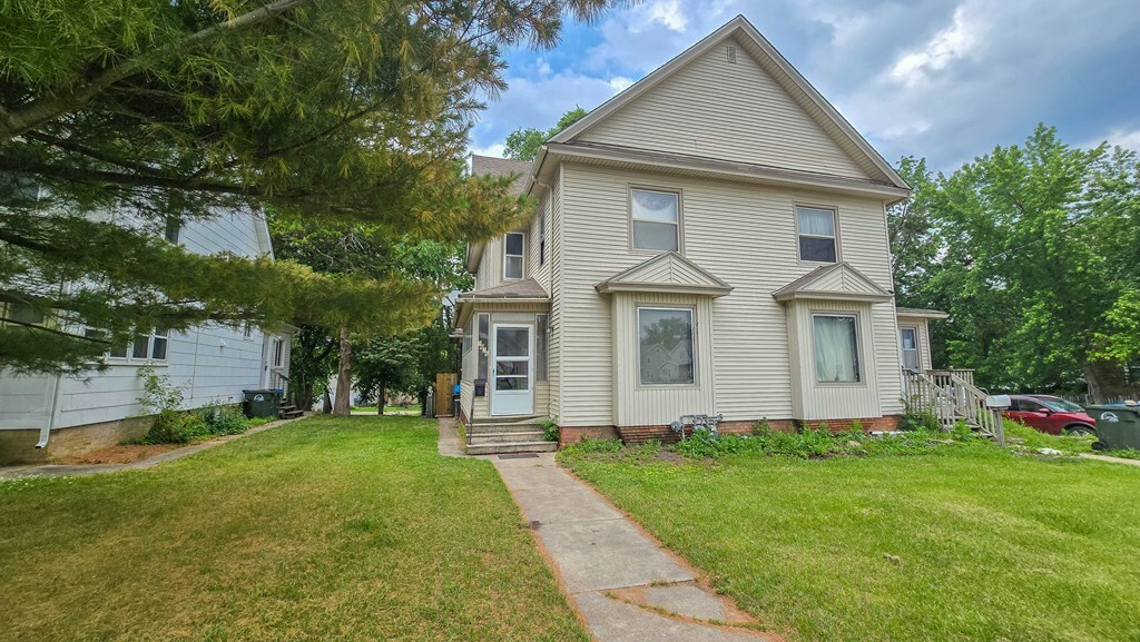 Property Photo:  1628 2nd Ave N  IA 50501 