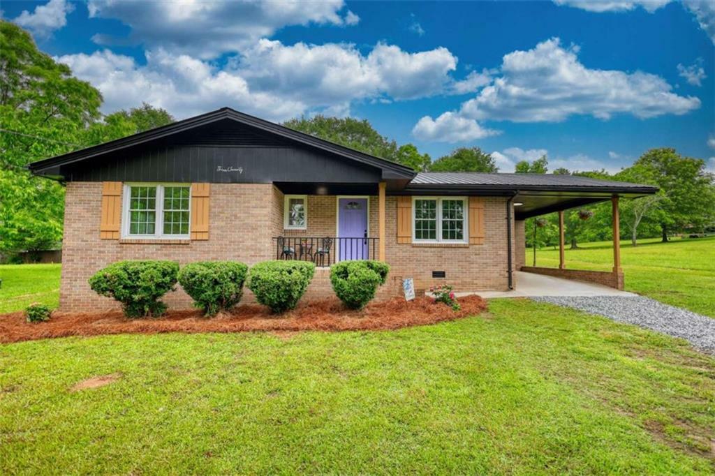 Property Photo: 370 Walnut Street GA 30025