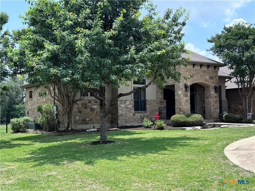 Property Photo: 102 Standing Oak Drive TX 78633