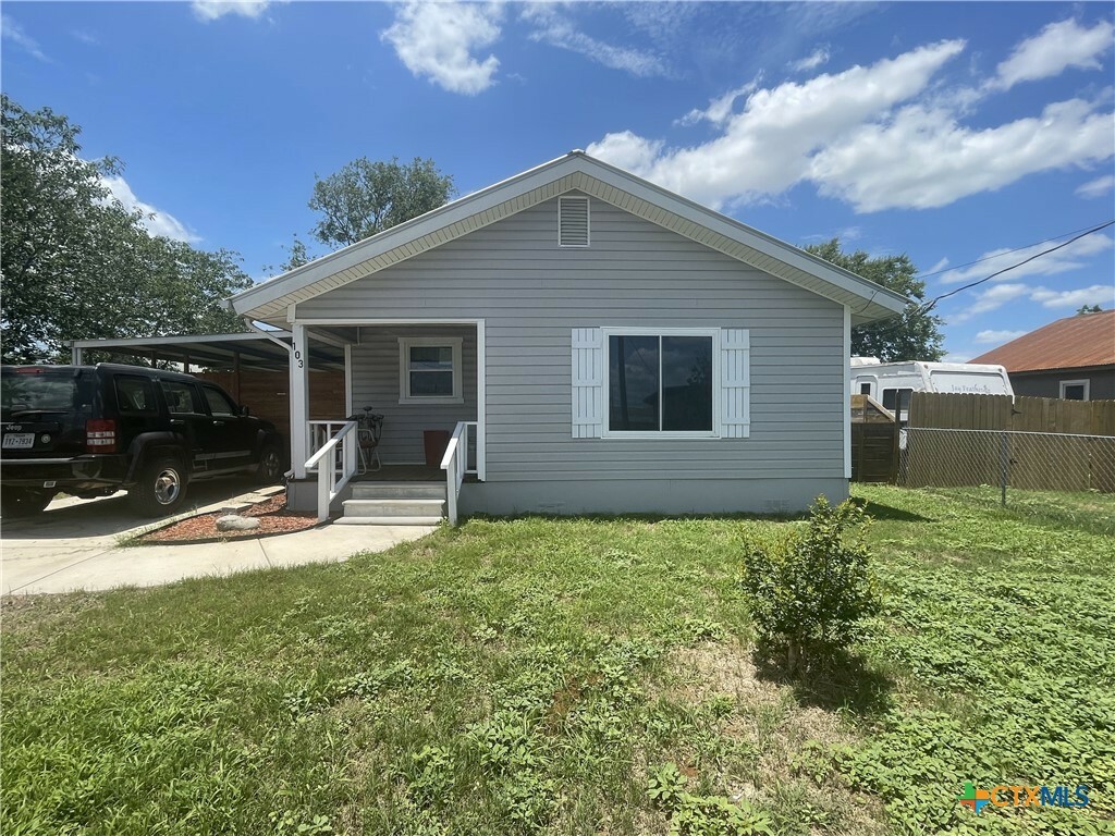 Property Photo: 103 S 3rd Street TX 78160
