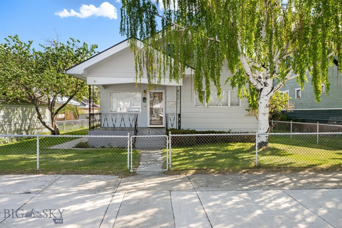 Property Photo: 609 W 3rd Street MT 59711
