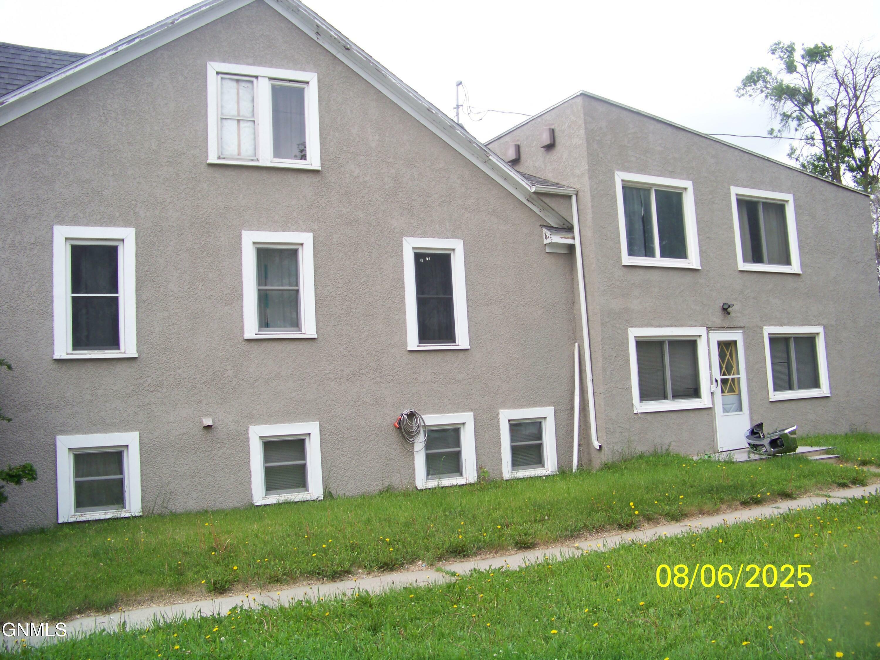 Property Photo: 722 12th Street ND 58501