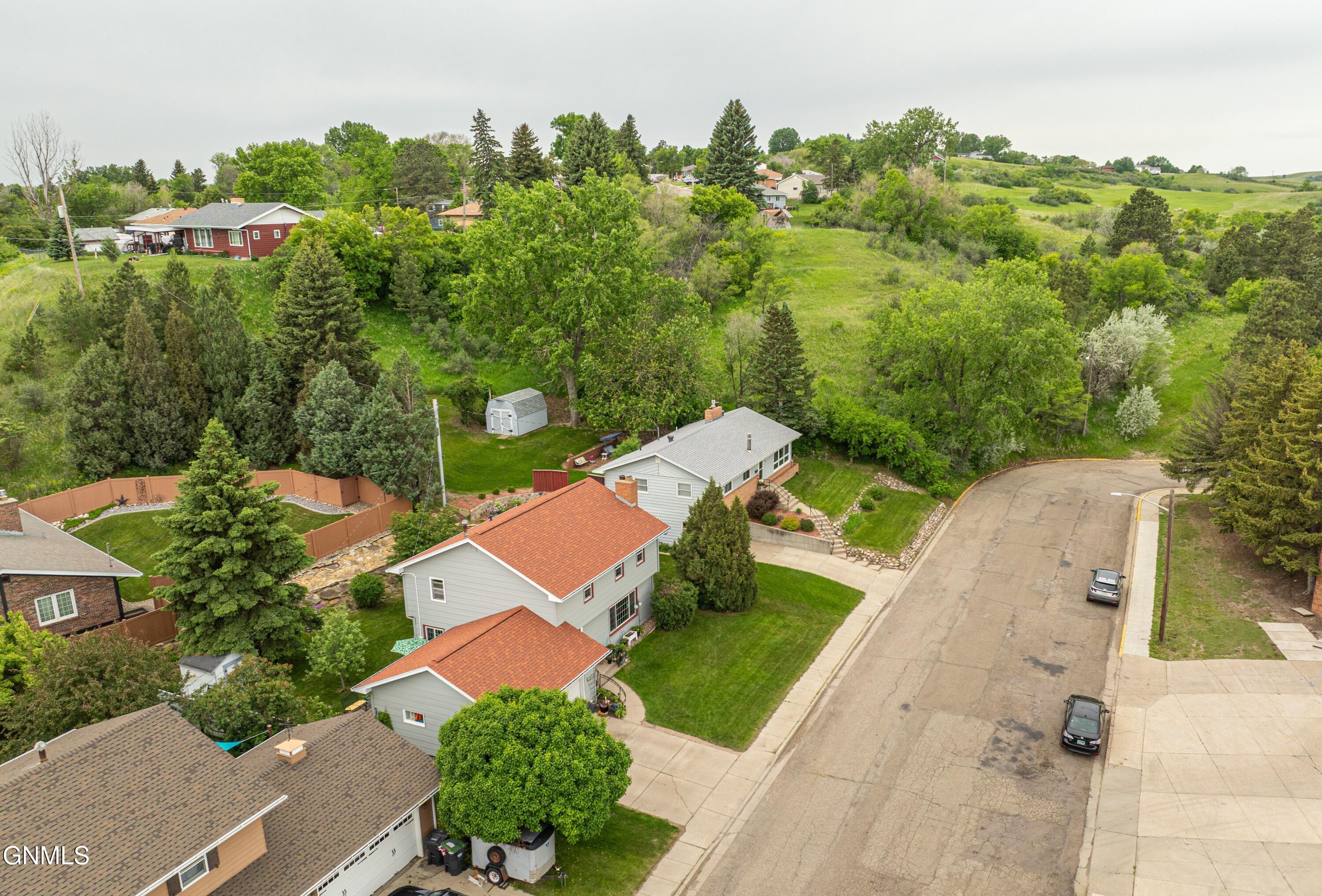 Property Photo: 1003 7th Street NW ND 58554