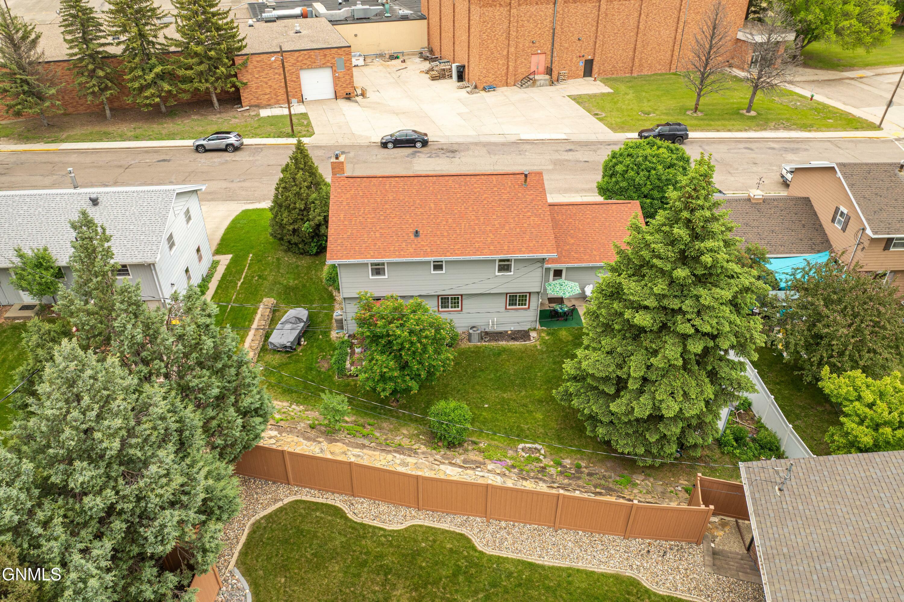 Property Photo: 1003 7th Street NW ND 58554