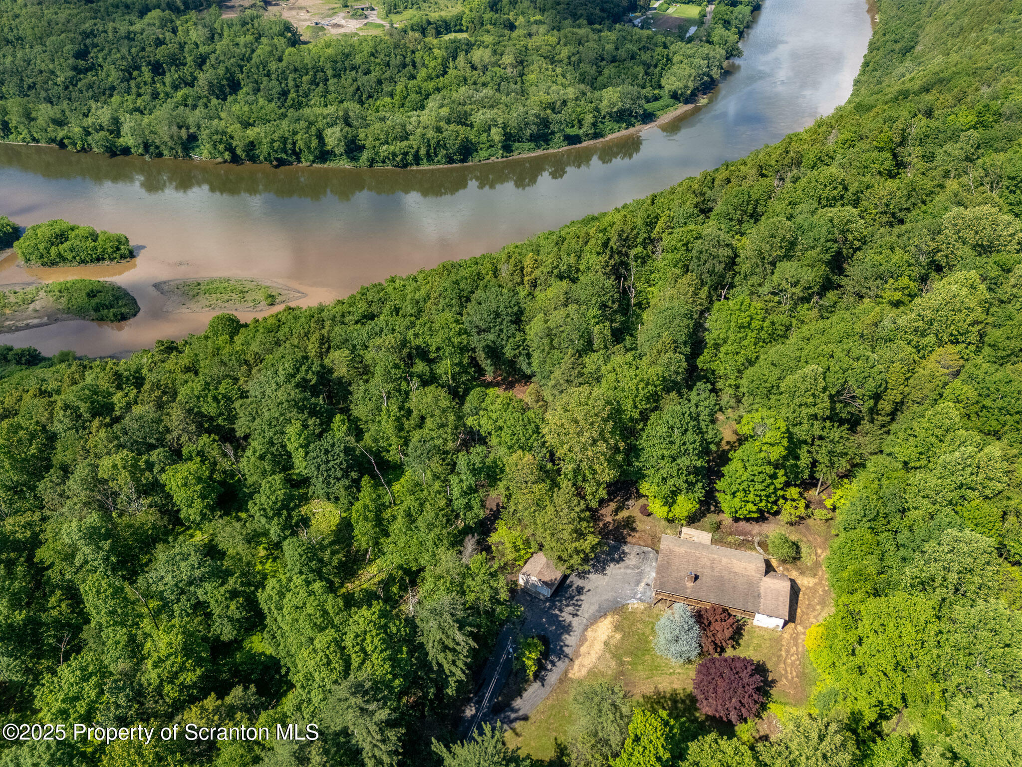 Property Photo: 11 Old Trail Road PA 18657