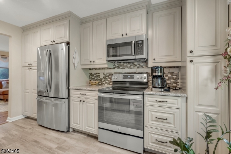 Property Photo:  93 Troy Dr A  NJ 07081 