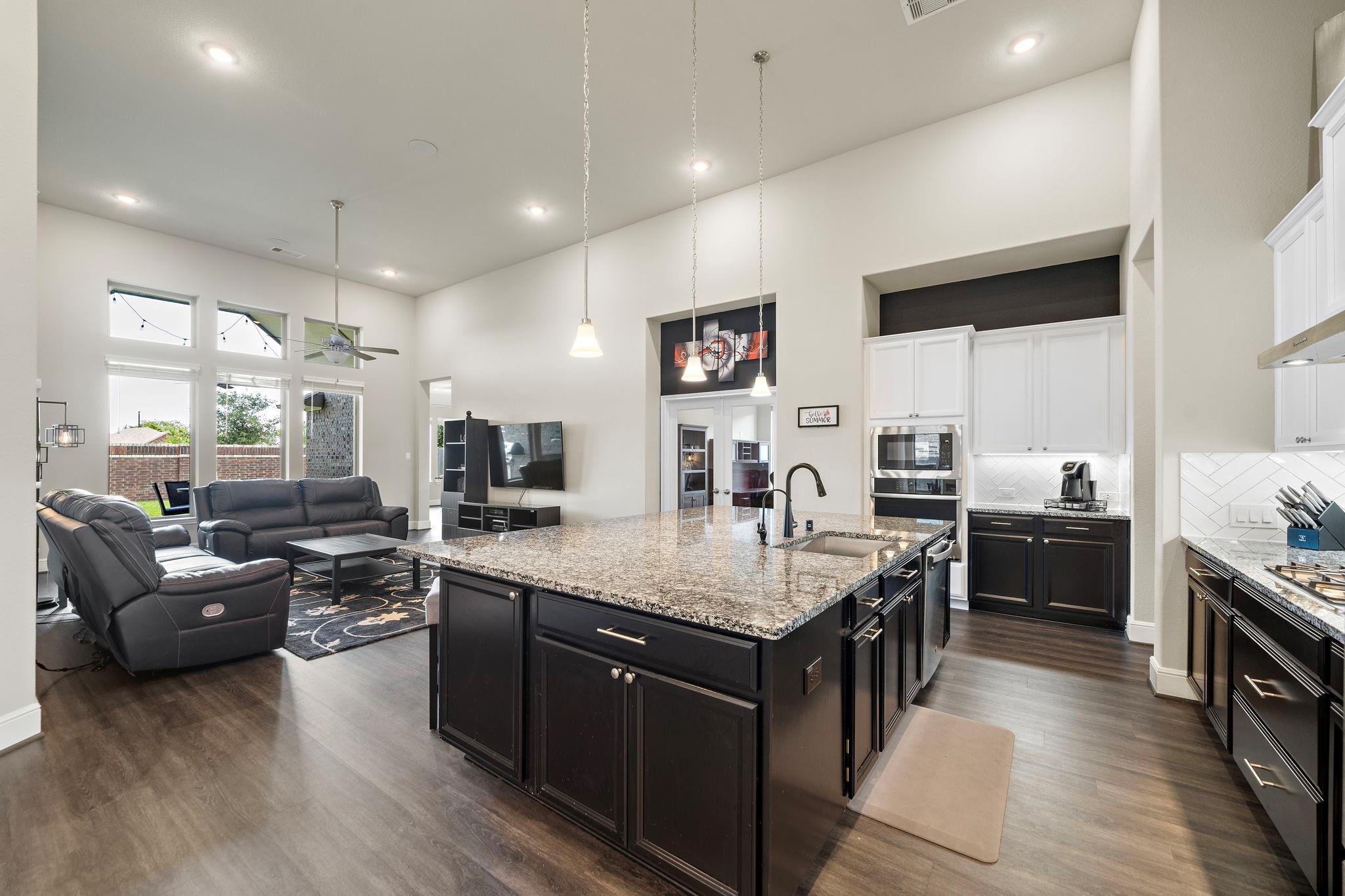 Property Photo: 2517 Wagtail Way Lane TX 77573