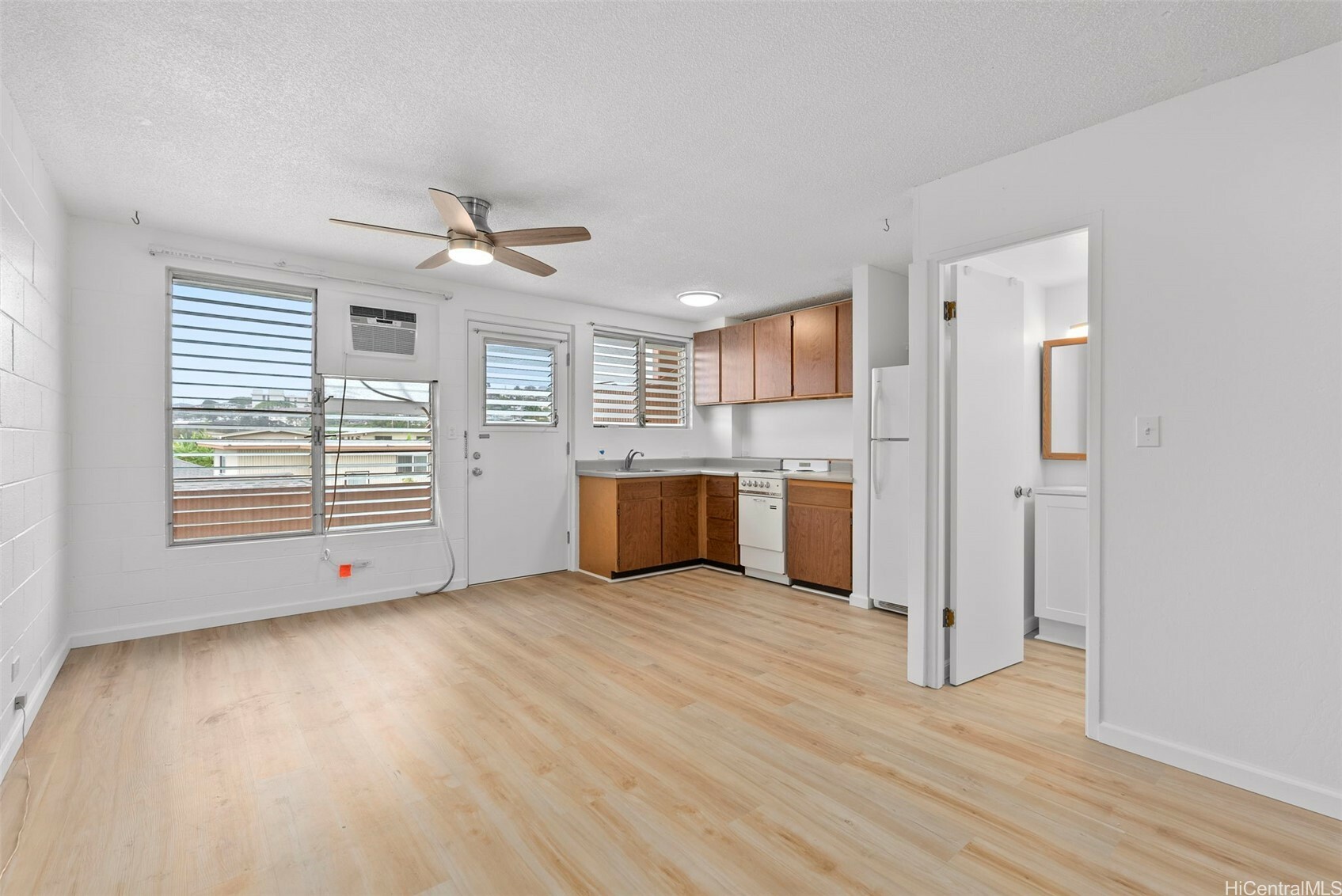 Property Photo: 636 Nalanui Street 302 HI 96817