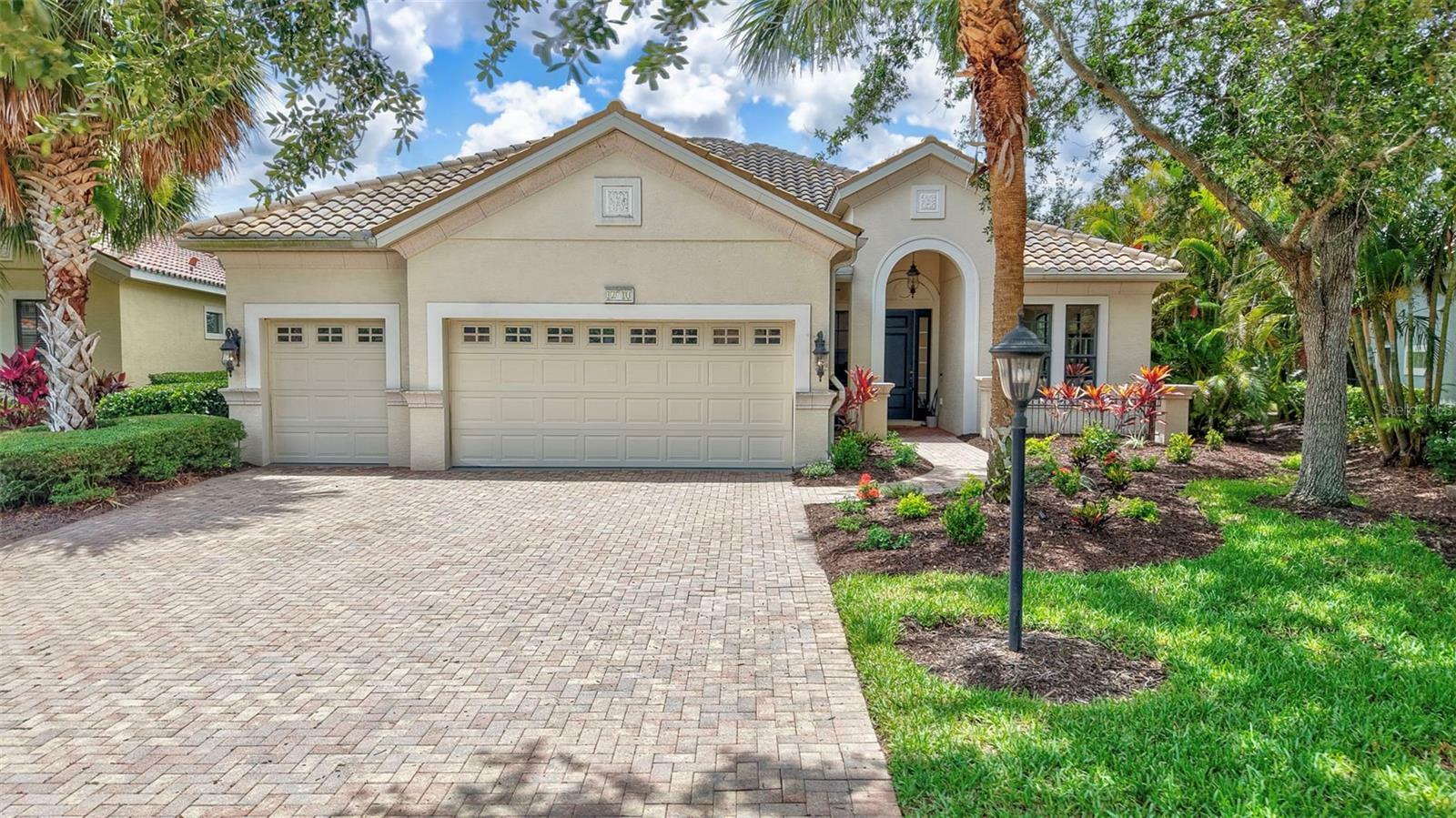 Property Photo: 12710 Stone Ridge Place FL 34202