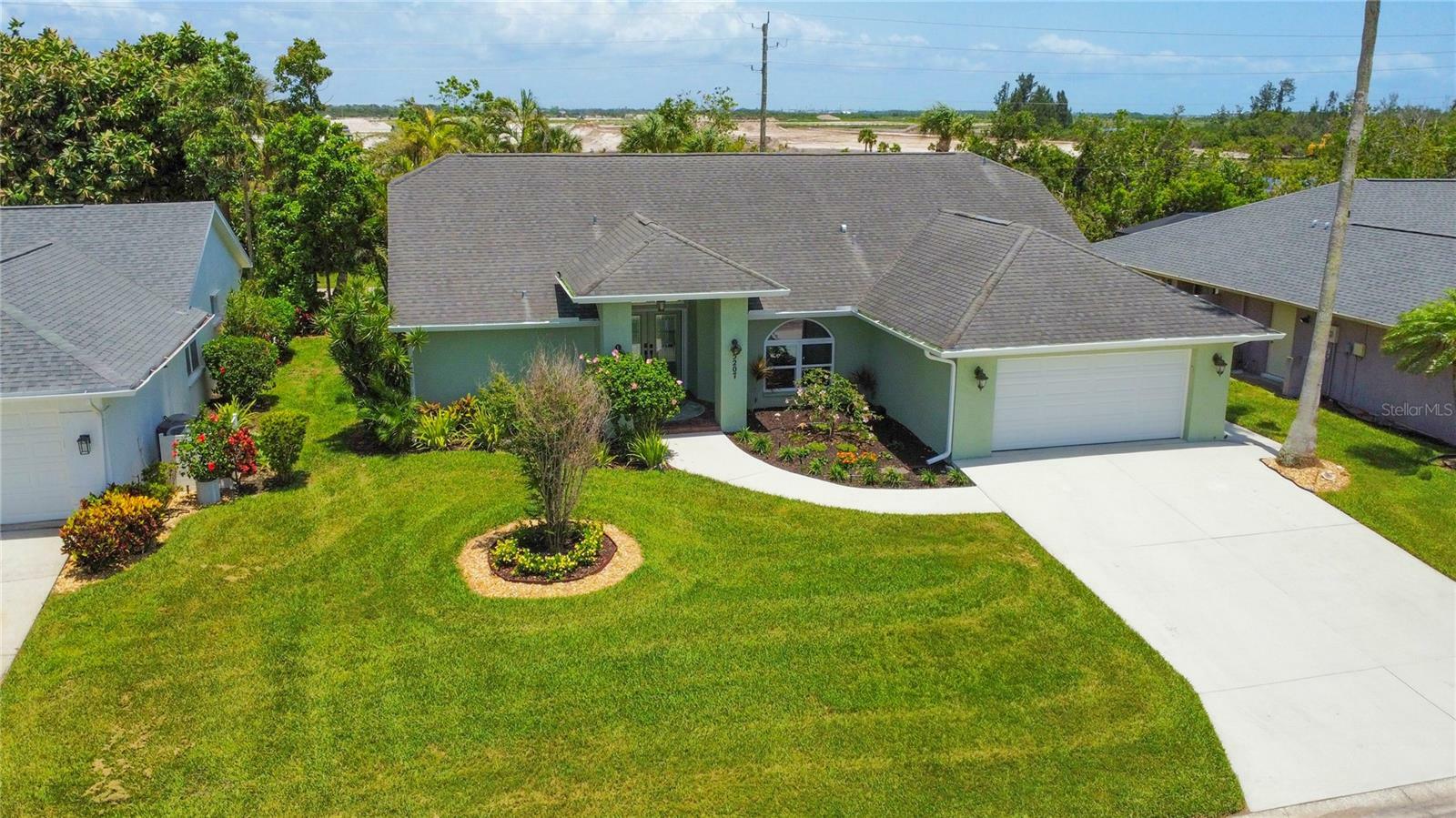 Property Photo: 5207 86th Street Court W FL 34210