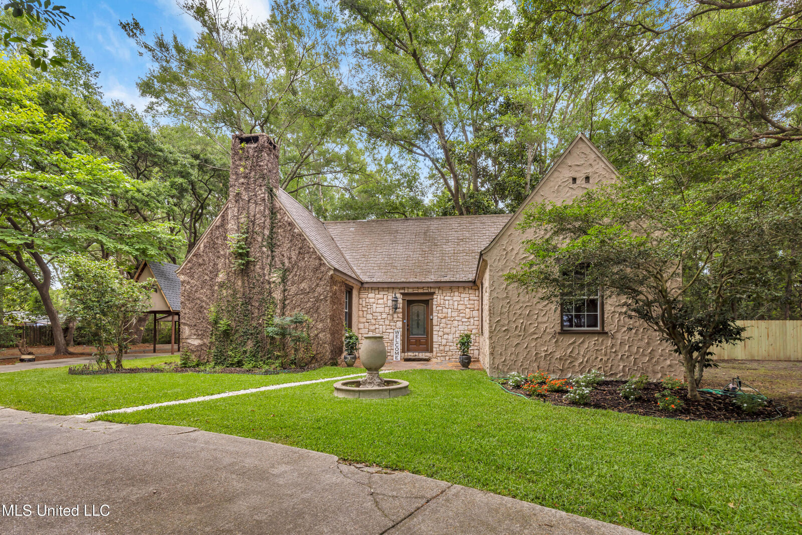 Property Photo:  6200 Ridge Road  MS 39564 