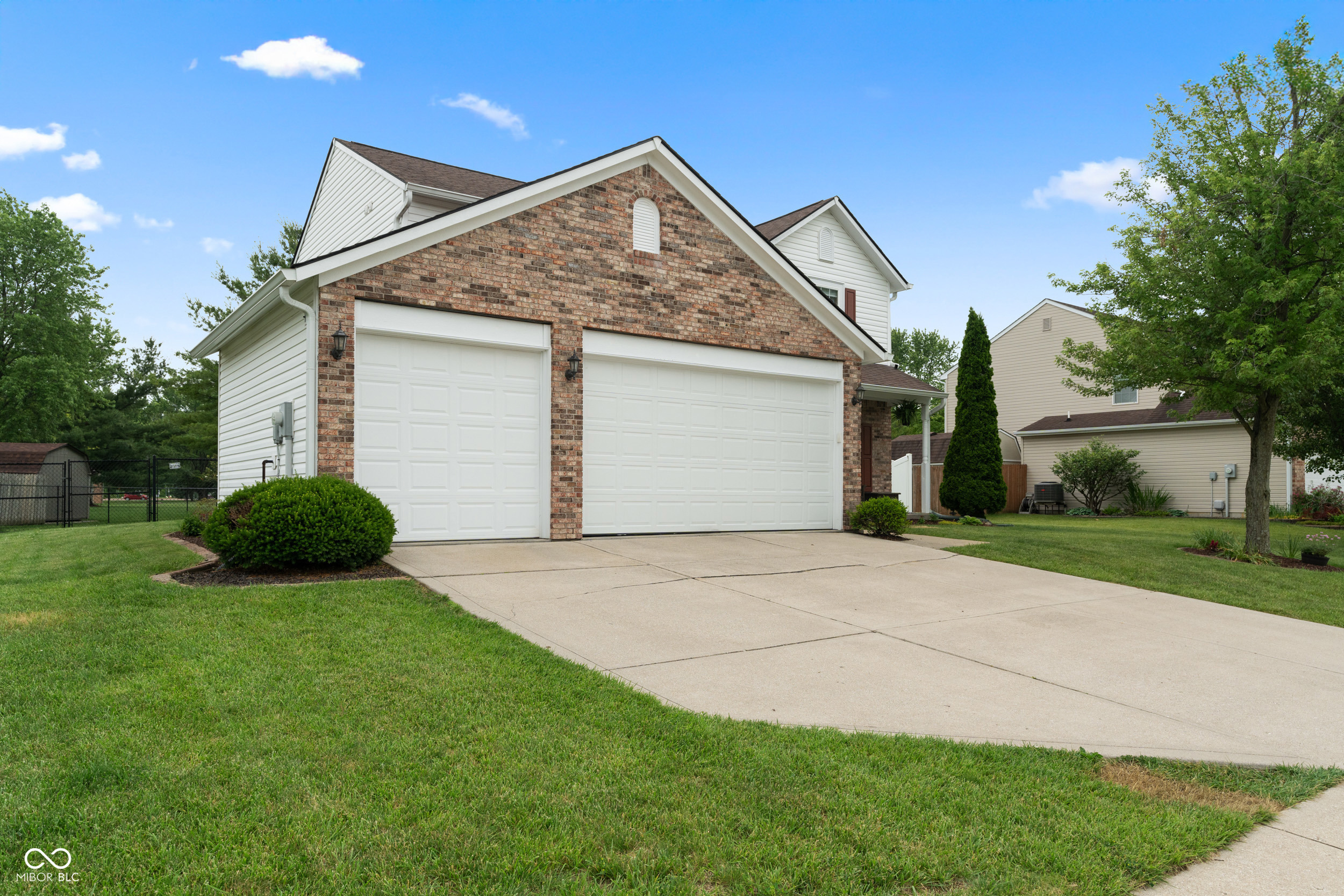 Property Photo: 6927 Rose Tree Court IN 46237