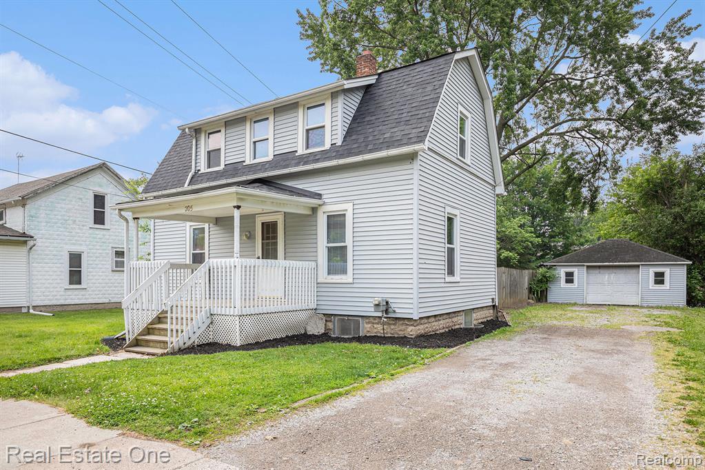 Property Photo:  205 School Street  MI 48003 1061 