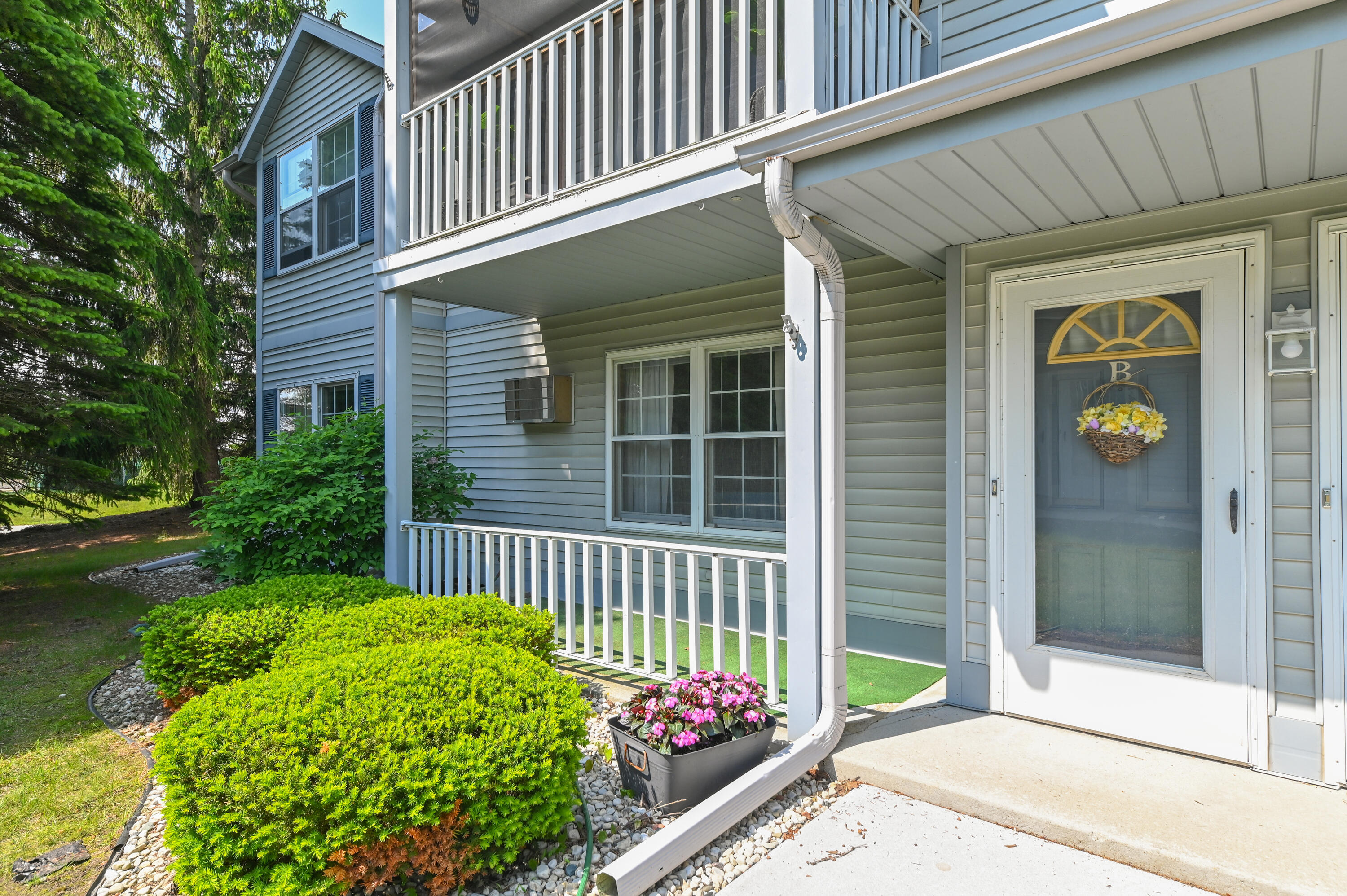 724 Worthington Ct B  West Bend WI 53090 photo