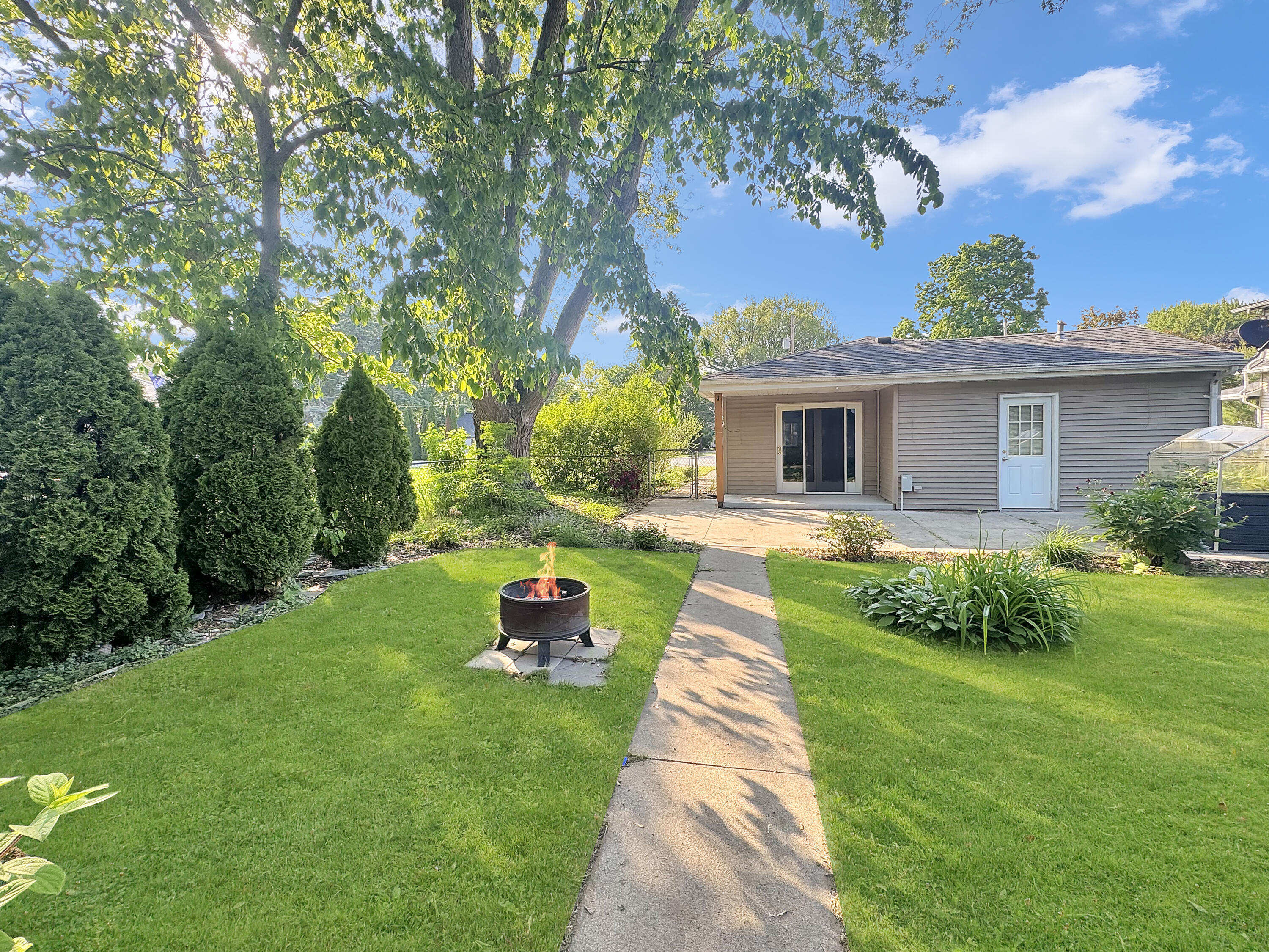 Property Photo: W346n5292 Elm Ave WI 53069