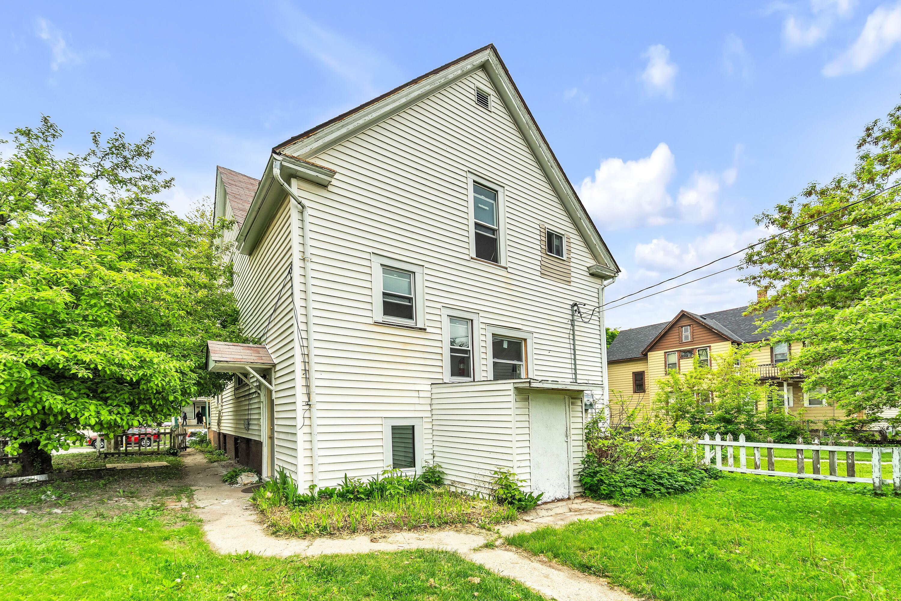 Property Photo: 2852 N Vel R Phillips Ave 2852A WI 53212