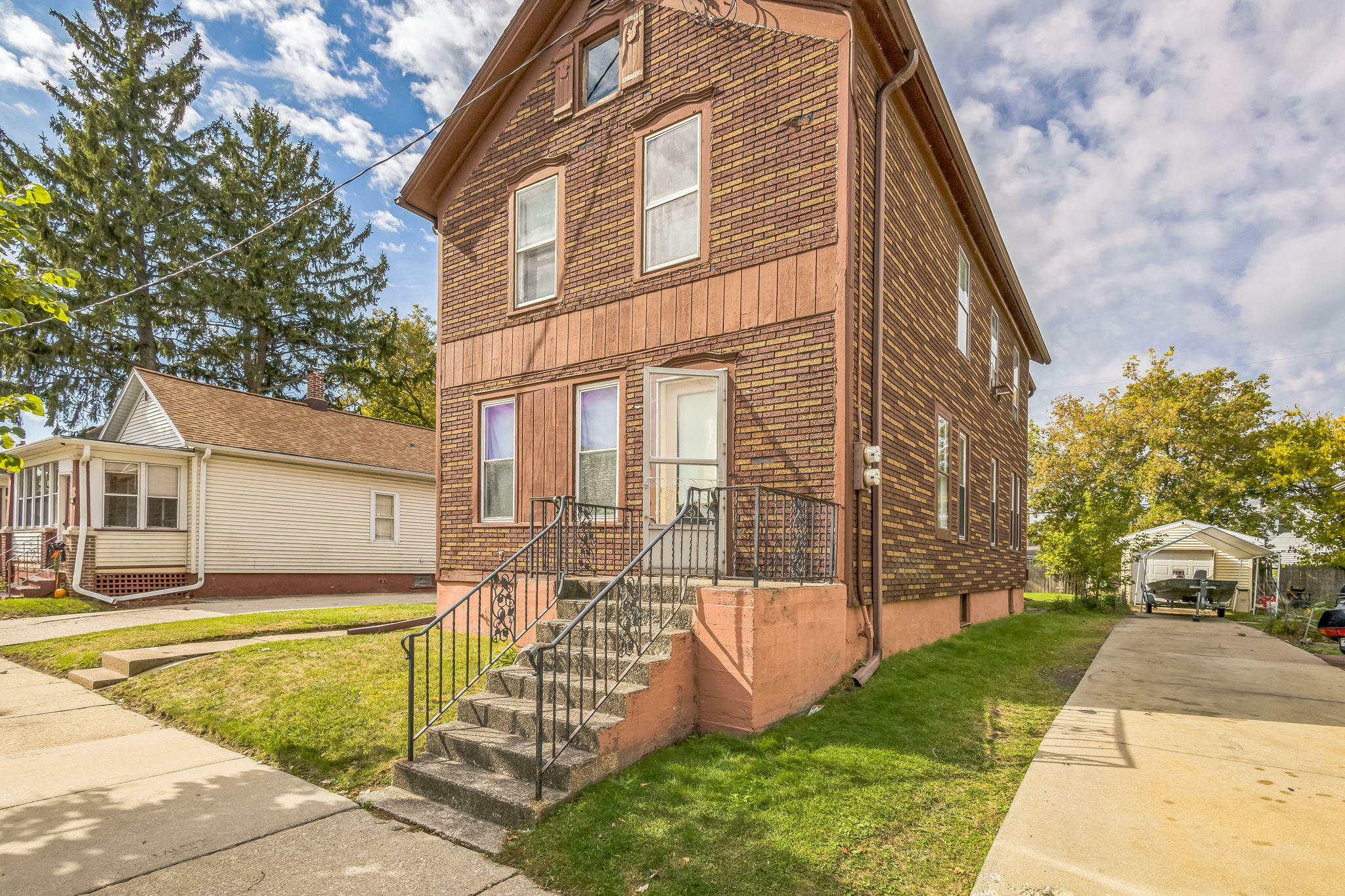 Property Photo: 1738 Chatham St WI 53402