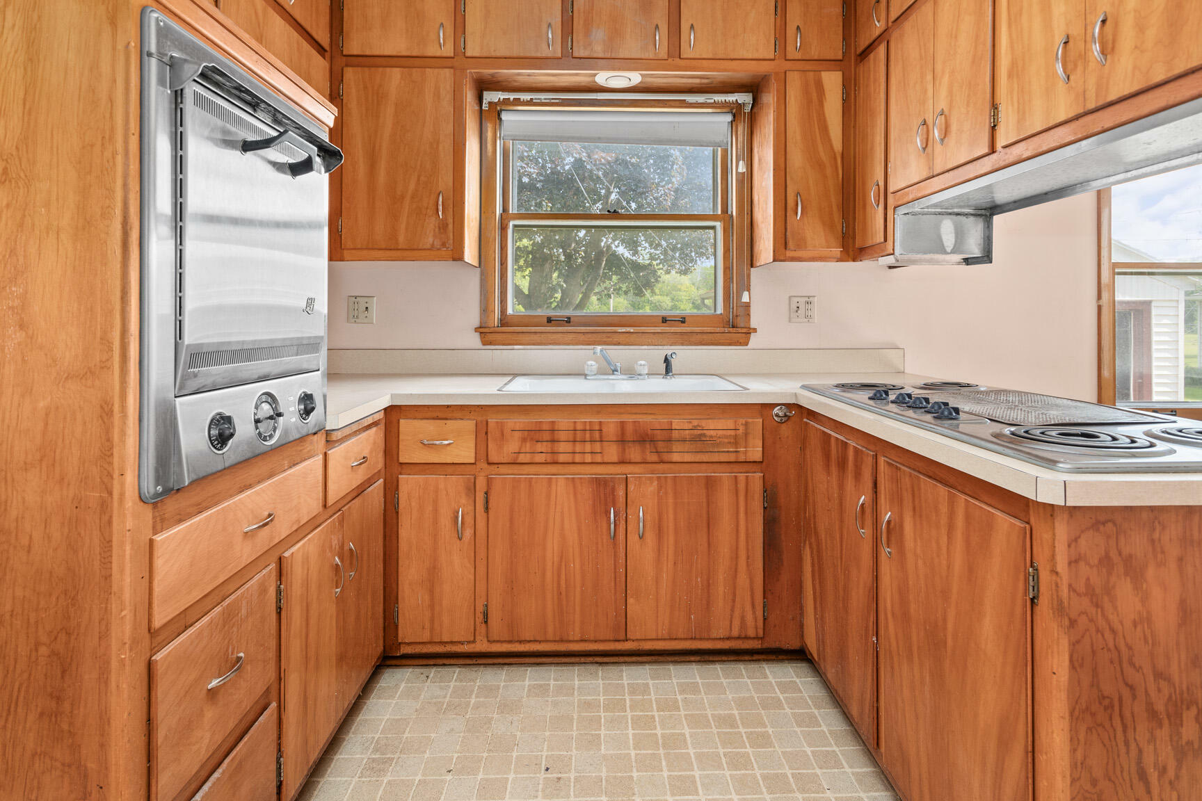 Property Photo: 1726 W Plainfield Ave WI 53221