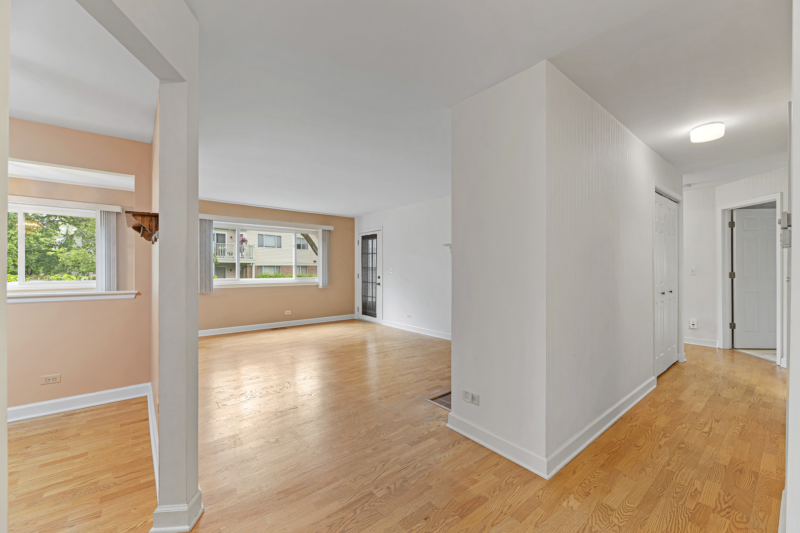 Property Photo: 1604 Newburn Court D1 IL 60090