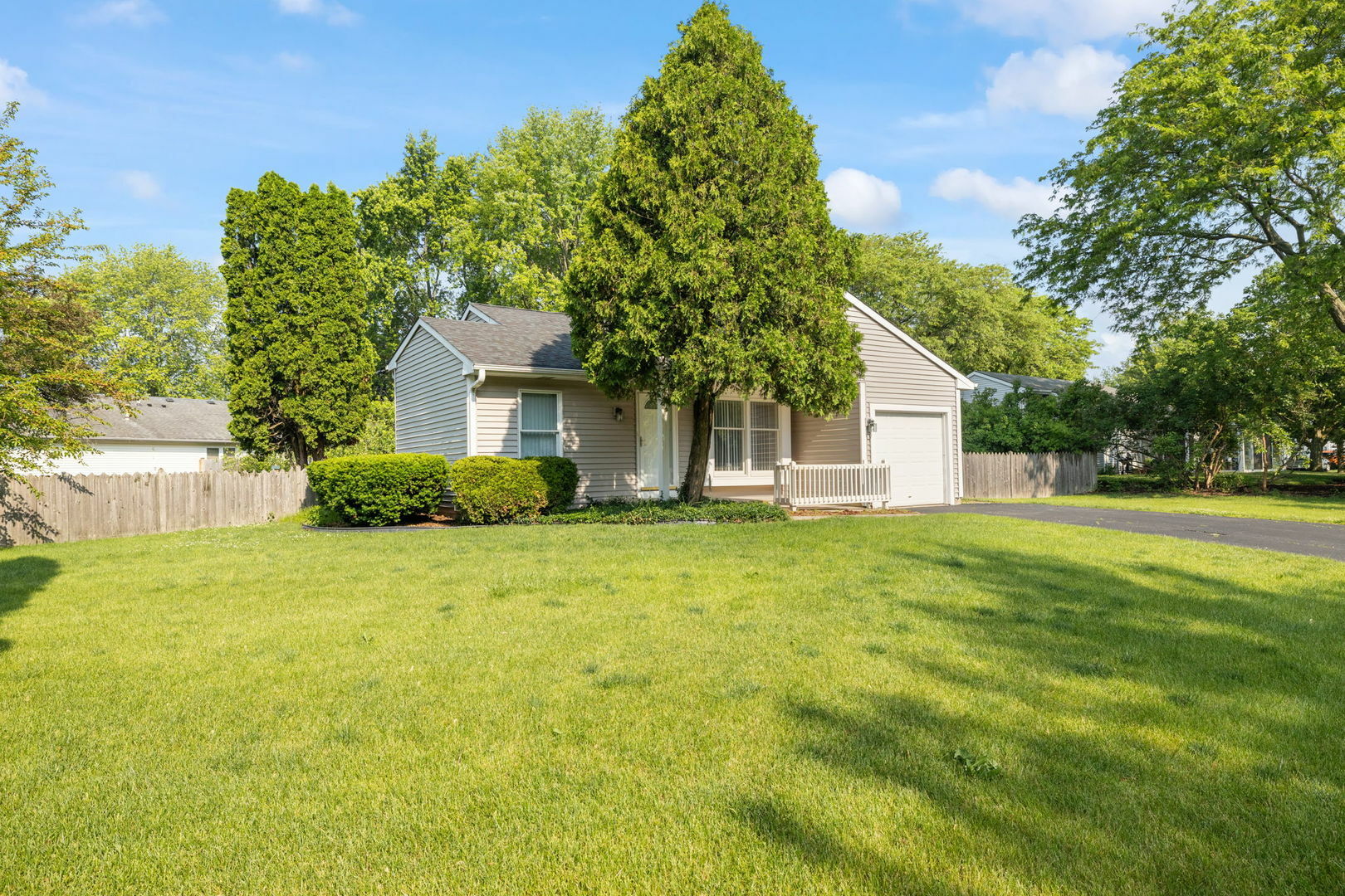 Property Photo: 400 Bayview Avenue IL 60565