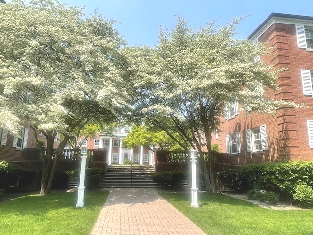 Property Photo: 1412 Hinman Avenue 2W IL 60201