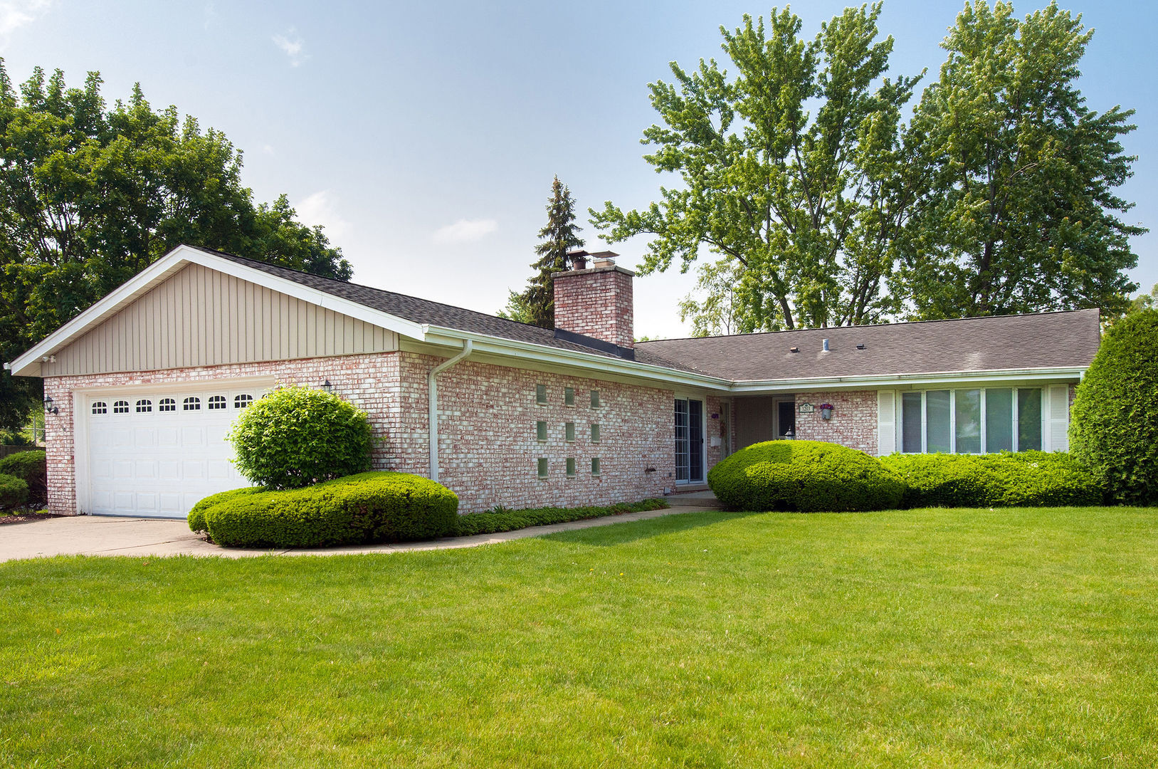 1203 W Francis Drive  Arlington Heights IL 60005 photo