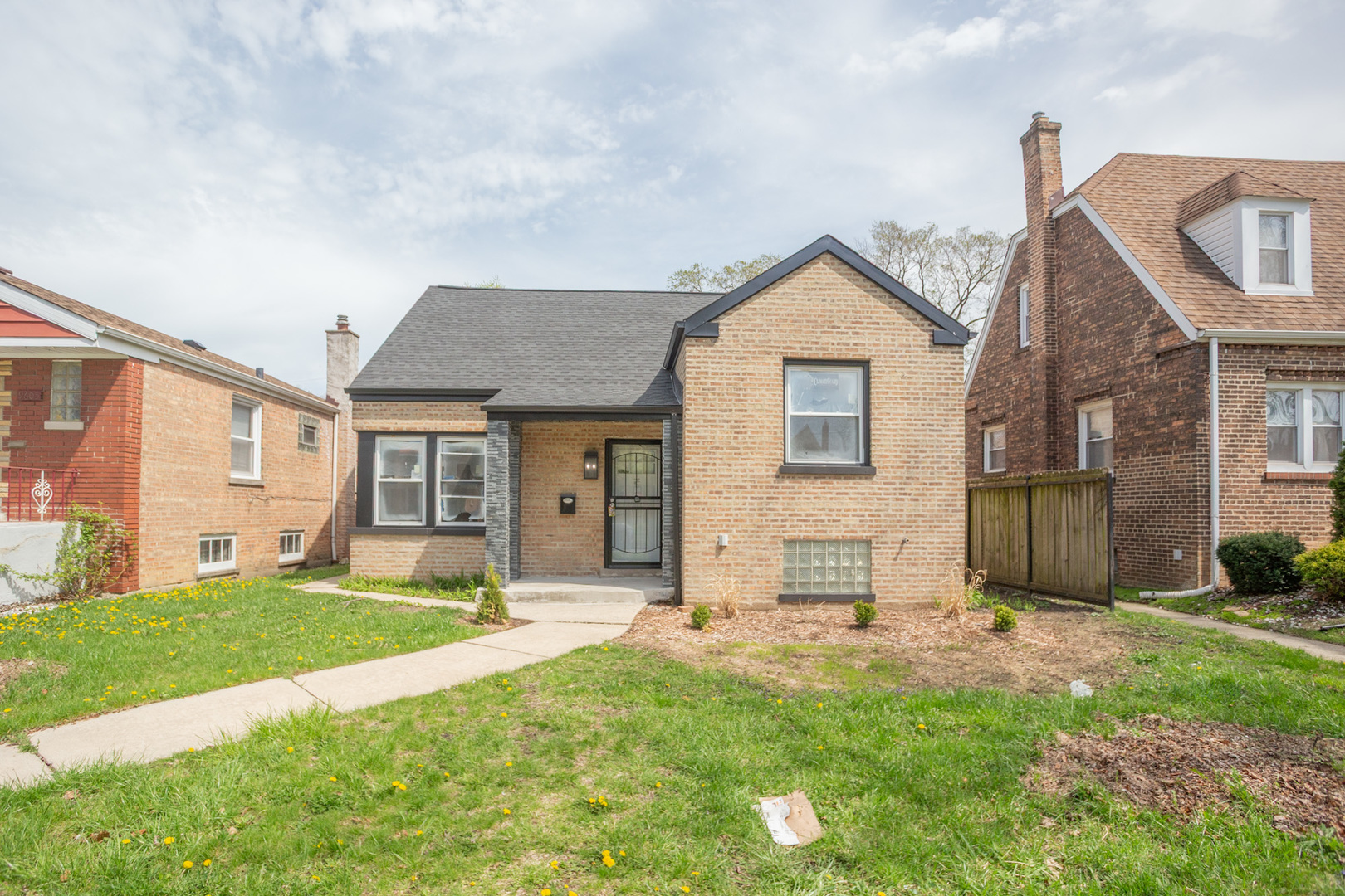 Property Photo: 9609 S Woodlawn Avenue IL 60628