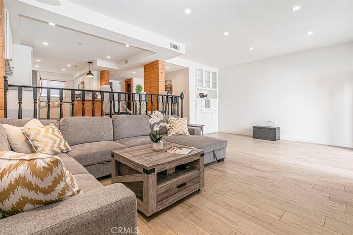 Property Photo:  11911 Magnolia Boulevard 19  CA 91607 