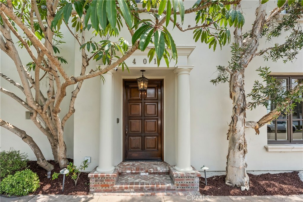 Property Photo: 401 Piazza Lido CA 92663
