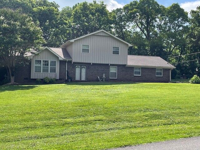 Property Photo:  1002 Sunny Hill Rd  TN 37027 