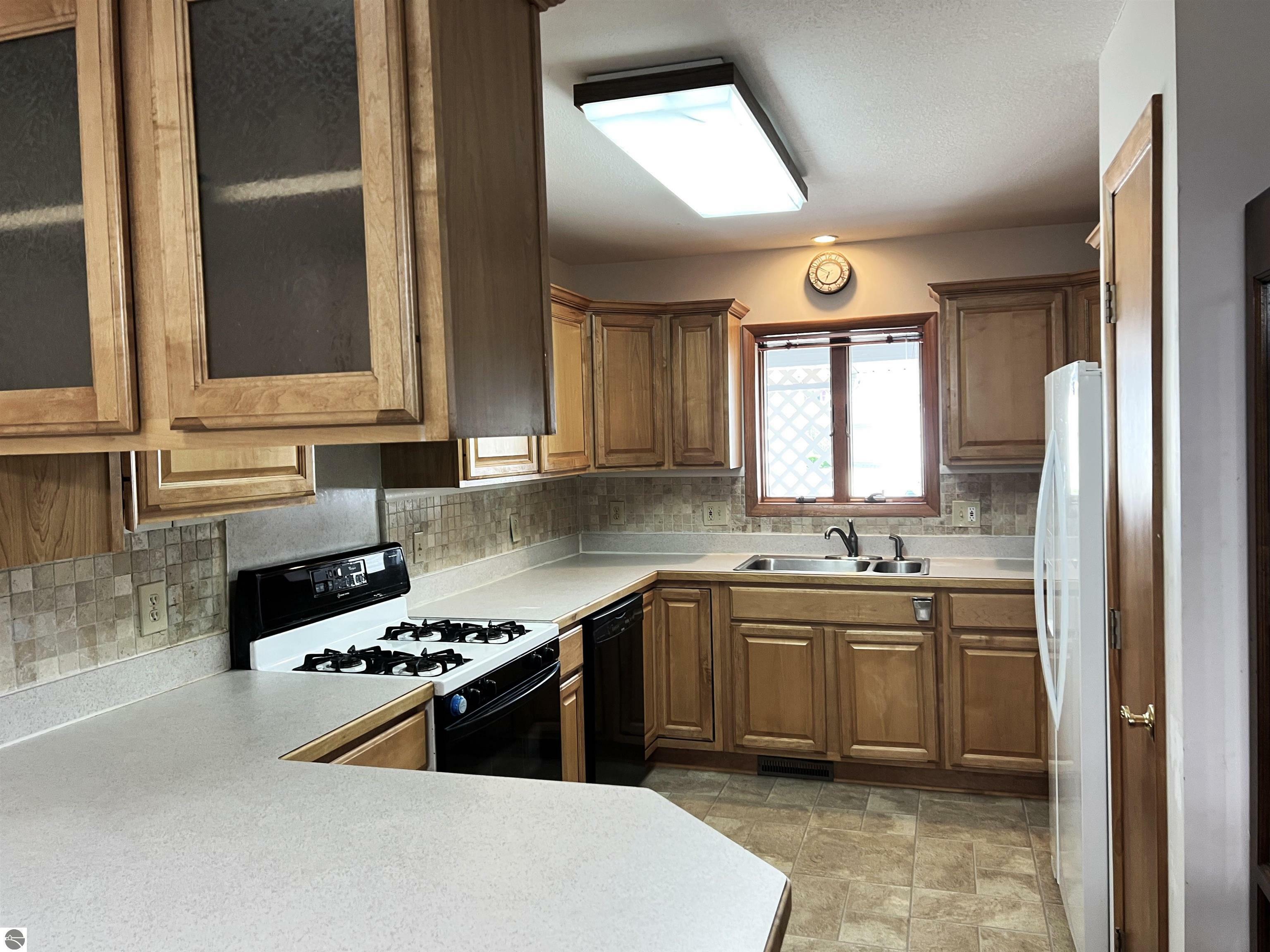 Property Photo: 1619 E Gaylord Street MI 48858
