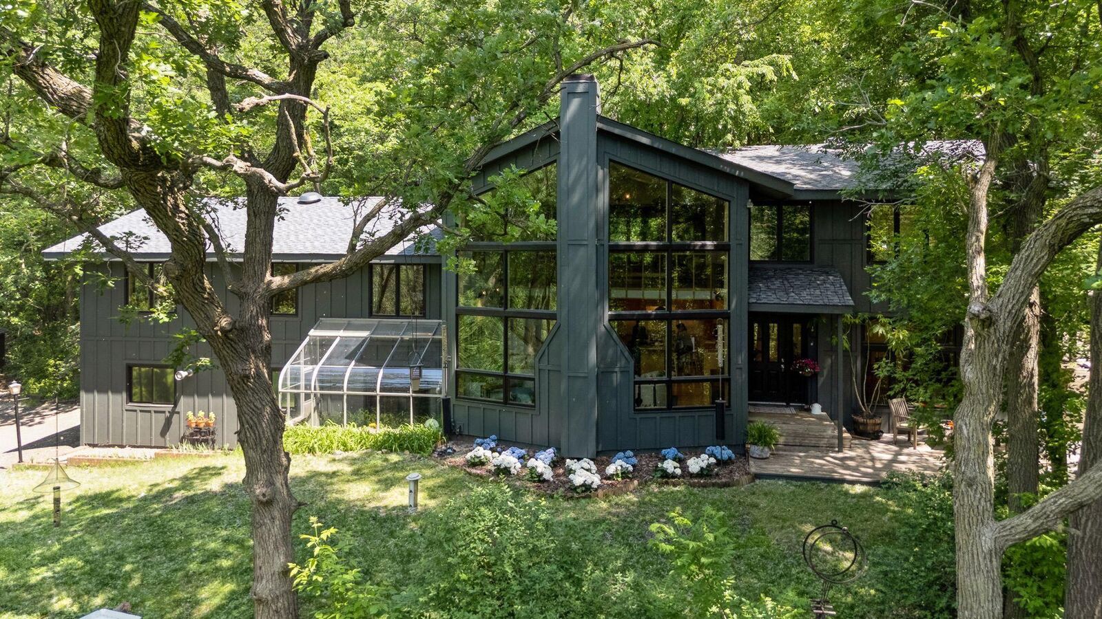Property Photo:  1660 Woodbury Road  MN 55055 