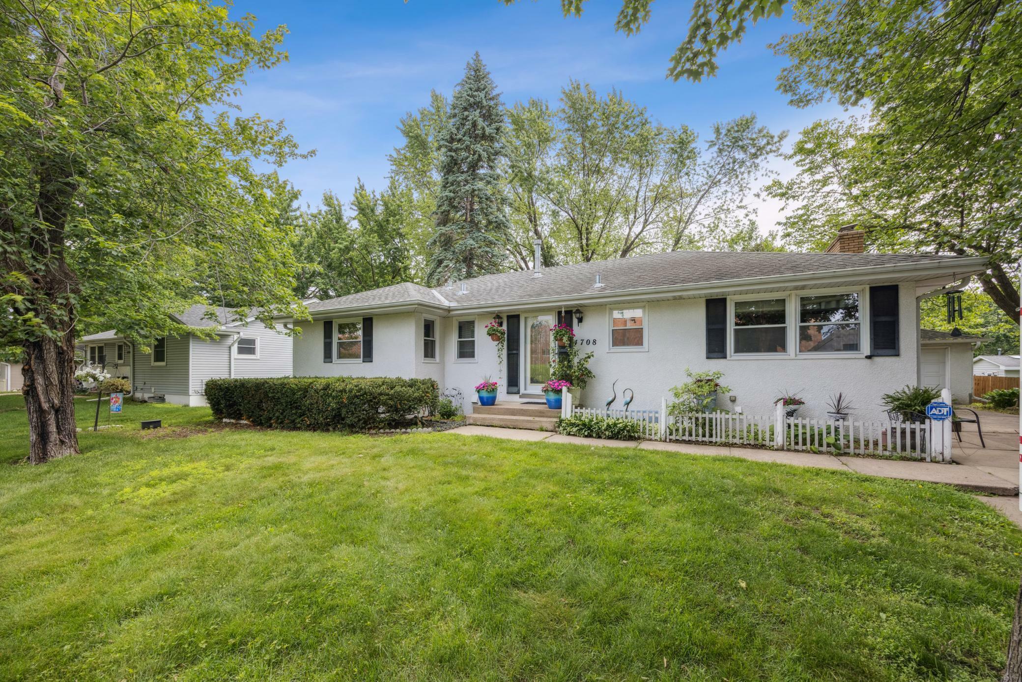 Property Photo: 4708 Virginia Avenue N MN 55428