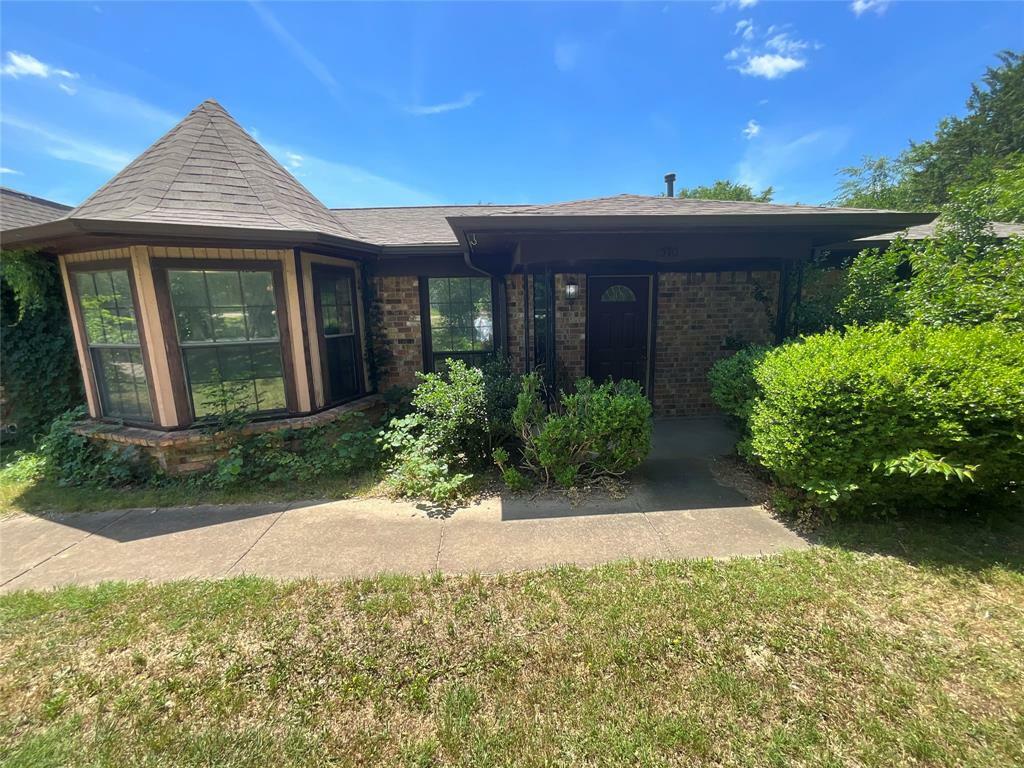 Property Photo: 570 Bluebird Lane TX 75069