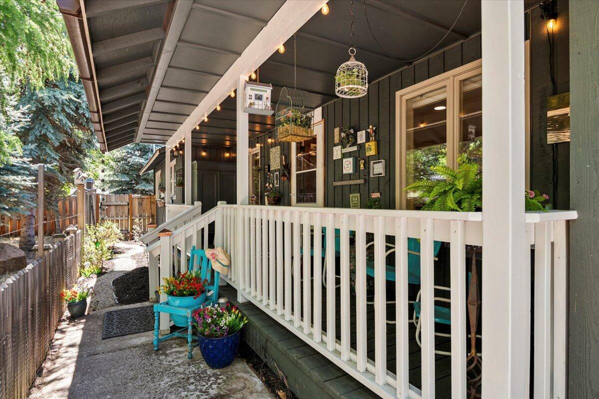 Property Photo: 325 E Washington Avenue OR 97759