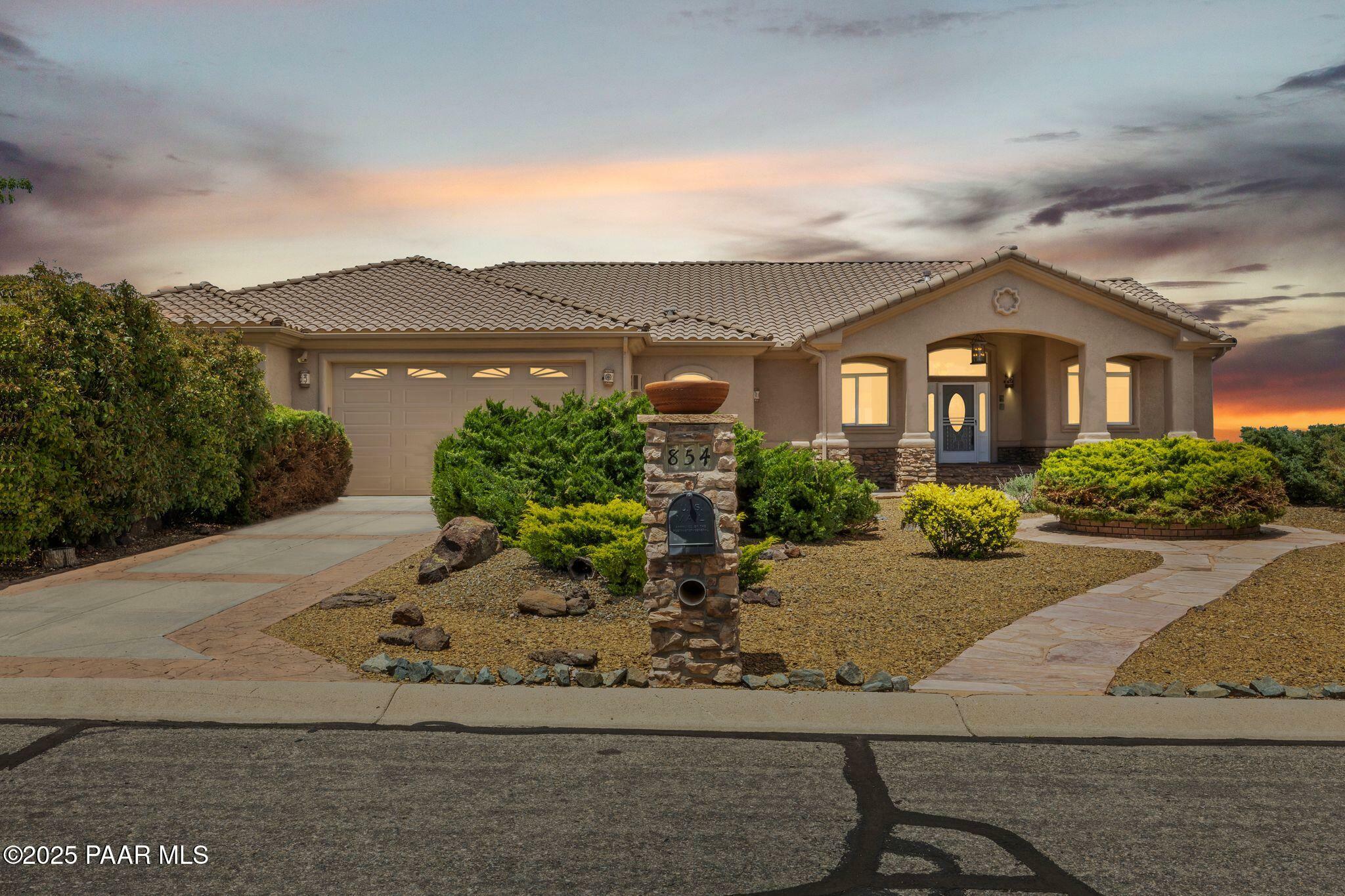 Property Photo: 854 Flaming Arrow AZ 86301