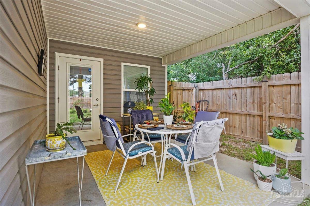 Property Photo: 138 Georgia St FL 32536