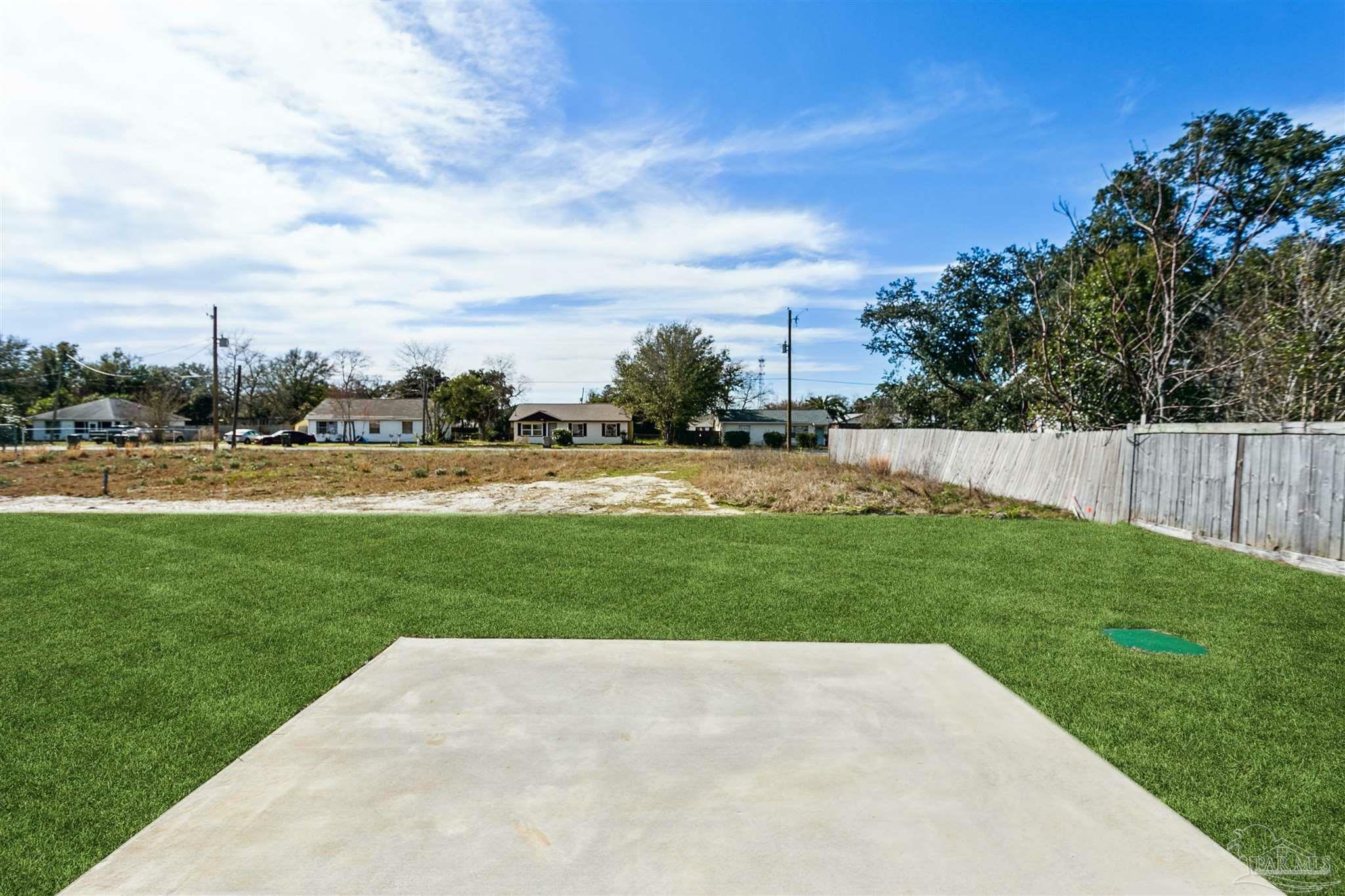 Property Photo: 5422 Kee Memorial Dr FL 32507