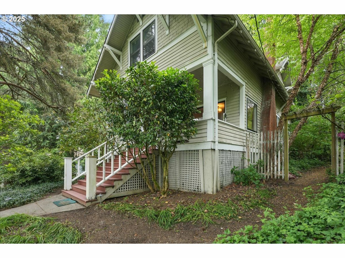 Property Photo:  2824 SW Illinois St  OR 97239 