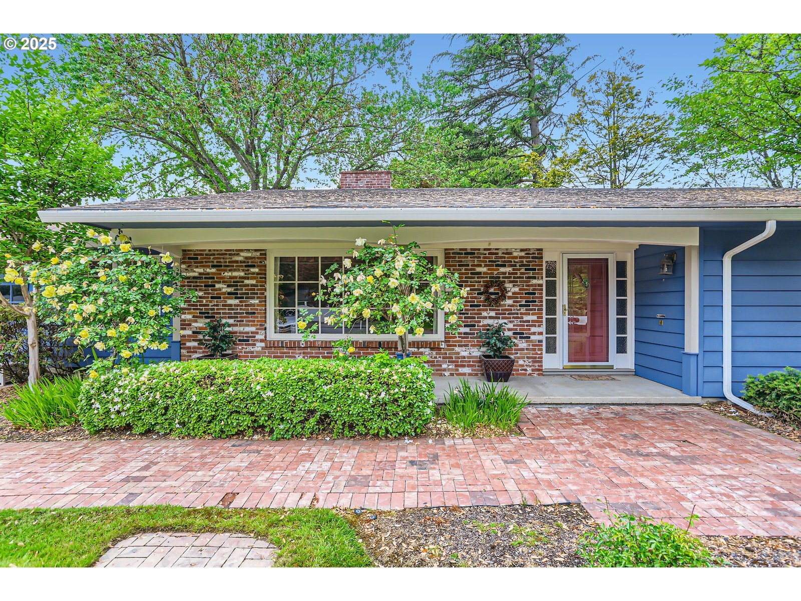 Property Photo: 2335 SW Garden View Ave OR 97225