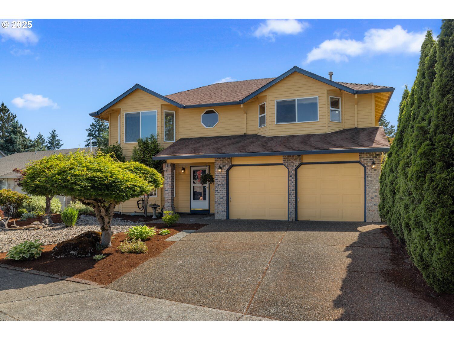 Property Photo:  8156 SW 159th Pl  OR 97007 