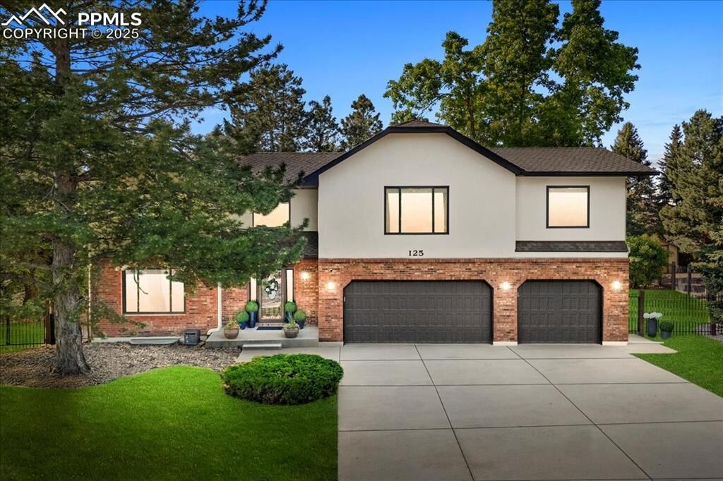 Property Photo:  125 Briarcrest Place  CO 80906 