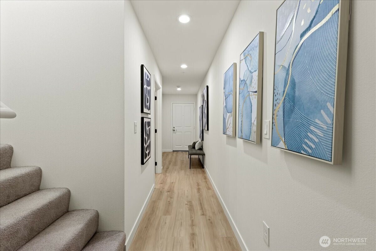 Property Photo: 4343 Roosevelt Way NE 102 WA 98105